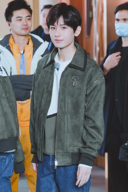 成毅|《奔跑吧》正式开录，蔡徐坤成毅成一队，杨颖李一桐甜美可爱