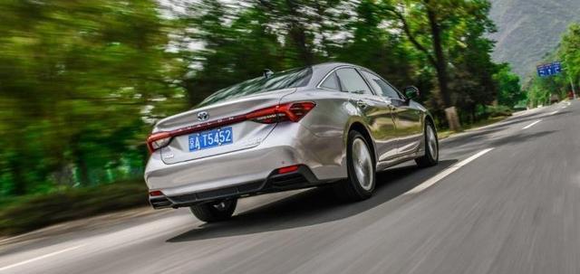 【亚洲龙】开完丰田亚洲龙，再换到红旗H7上，车主：对比后差距一目了然！