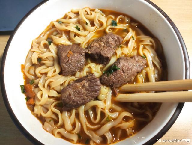 泡面：康师傅打脸了，29年来首次推出「广告同款」，网友：这次居然有真牛肉！