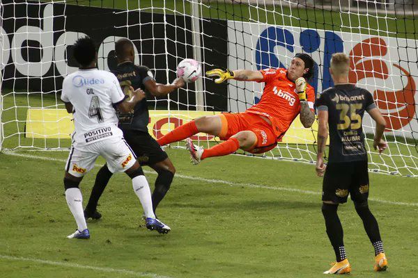 山东鲁能|致敬韦世豪？鲁能功勋外援推射自家球门导致球队被逆转！暴锤草坪泄愤