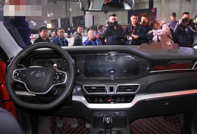 『』五粮液37亿成功造车,只要6.39万,看到车标,车友:设计师喝多了