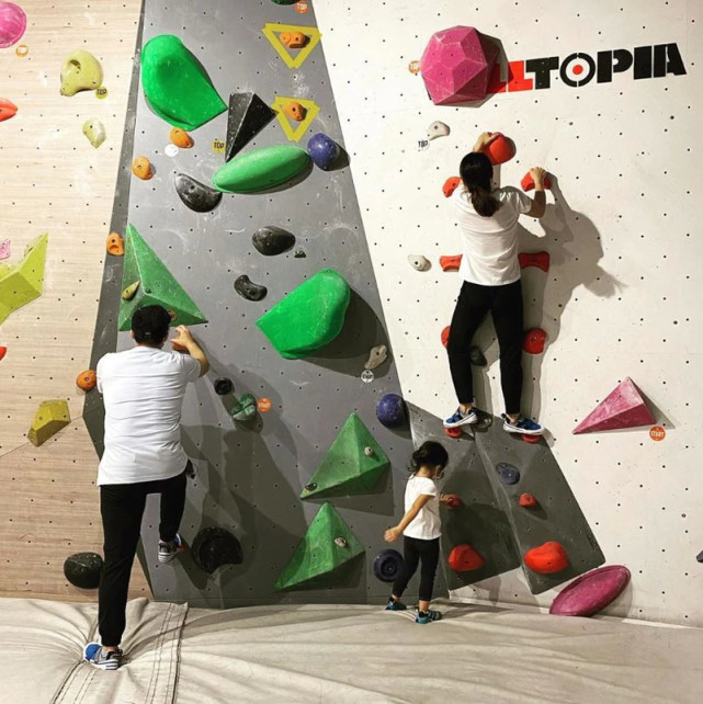 霍启刚|霍启刚祖母吕燕妮病逝，将与霍老合葬，老夫人生前疼爱晶晶，逢周末聚会见面