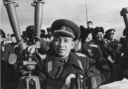 粟裕大将|“战神”粟裕，55年为何没被评上元帅？他和陈老总之间还差一个字