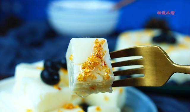 牛奶|2盒牛奶4勺淀粉,做一个好吃不长肉的小点心,软嫩Q弹做法简单