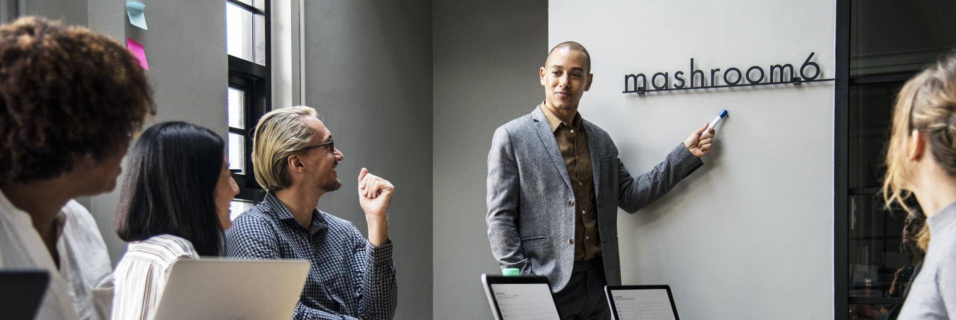 「」领导中意你的3个小动作，试了之后果真有效：让人刮目相看