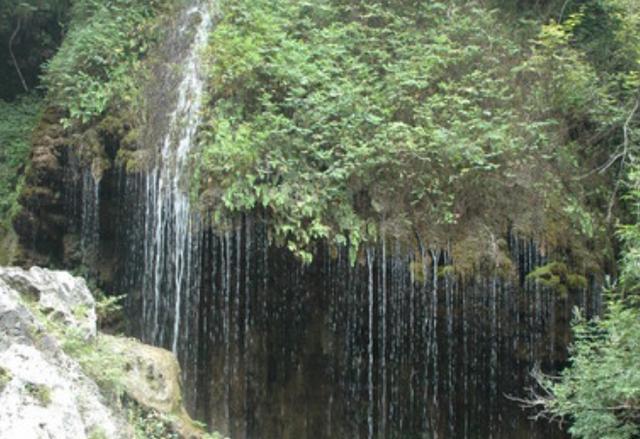 「科学家」世界上最“诡异”的泉水, 所到之处寸草不生, 科学家也不敢靠近