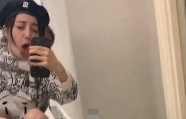 李小璐|李小璐单手扛女儿，嫌甜馨太重表情狰狞，甜馨颜值下滑皮肤太黑