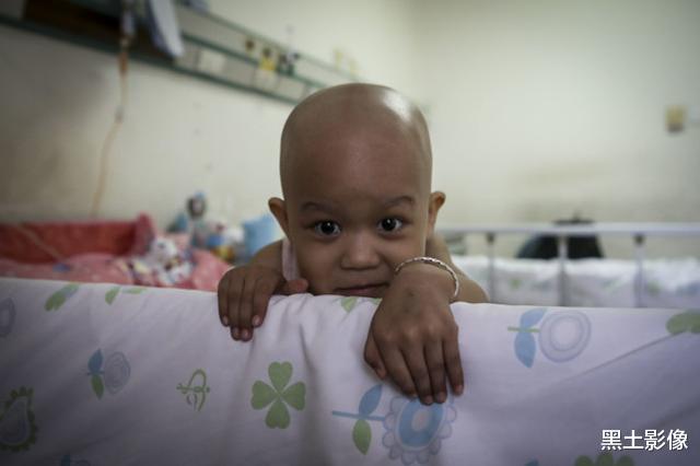 黑土影像|山西一单亲妈妈带女儿求医4年，曾无奈流落街头，孩子爸：活该！