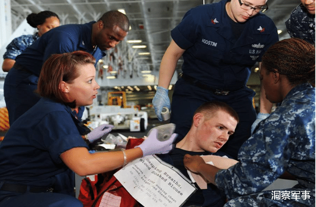 []美国航母舰队出行，为啥一定要带女兵？