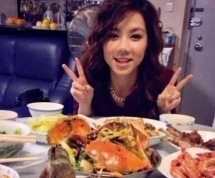 【包贝尔】贾玲、黄磊、岳云鹏各家的晚餐，网友：这差距简直太大了