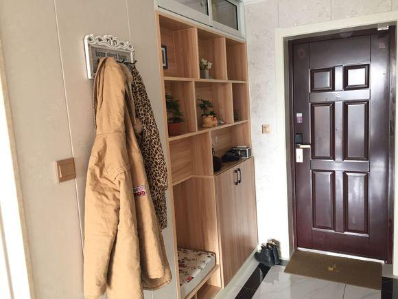 |入住一个月的新房,全屋漂亮极了,头一次见主卧这么打柜子!