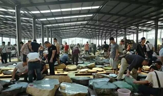 翡翠|闻名遐迩的翡翠公盘——平洲公盘你应该了解的那些事