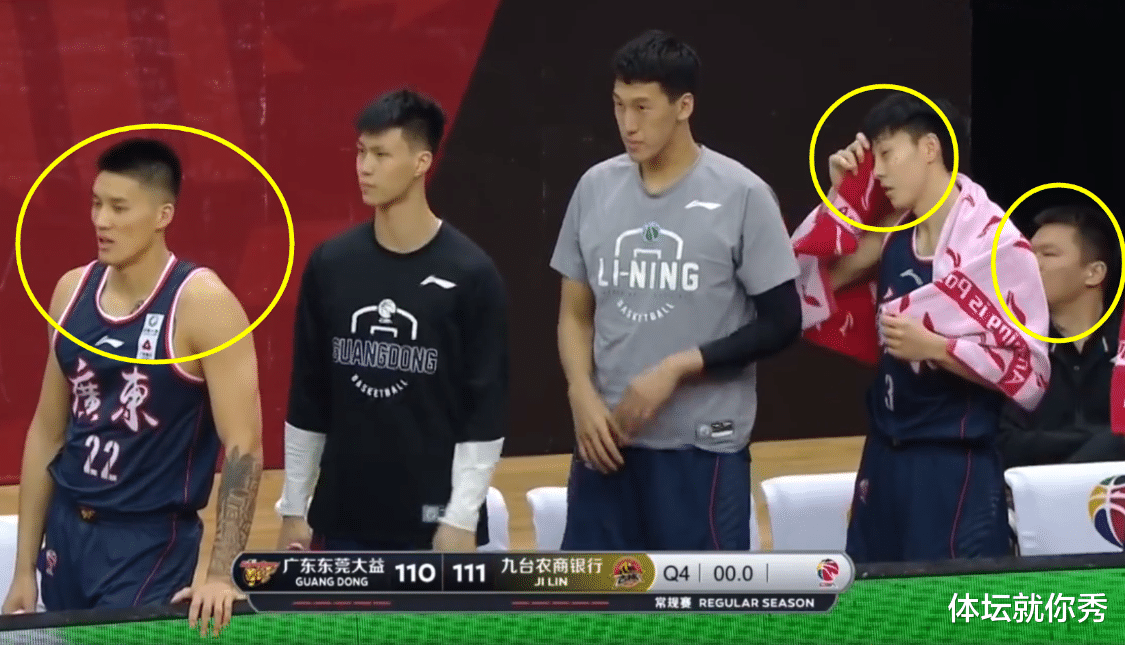 广东男篮|输球又输人！广东遭3分压哨绝杀，谁注意杜锋的举动，替补席不知所措