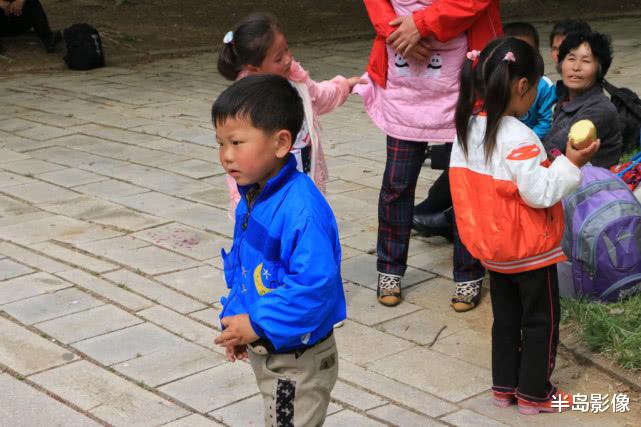 【朝鲜】朝鲜老人退休以后，都在忙些什么？