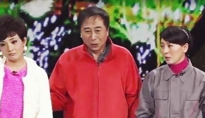冯巩|冯巩和闫学晶，台上是春晚老搭档，台下的关系是这样的