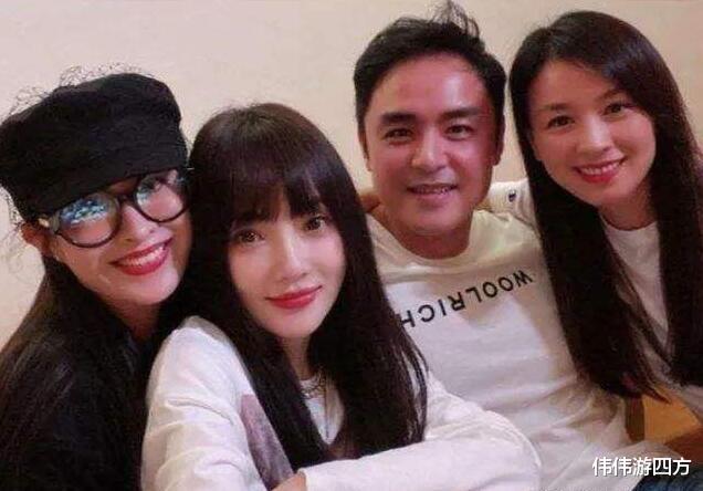 李小璐|李小璐攀上亿万富翁，一起合照显亲密，复出有望了？