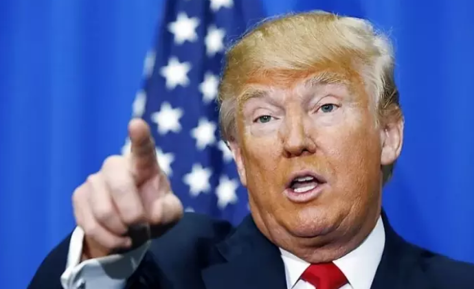 [特朗普]?为什么特朗普的眼袋是白色的？