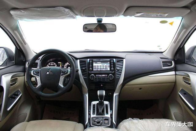 帕杰罗·劲畅|27.98万！进口7座SUV配3.0升V6引擎，越野性能不输普拉多