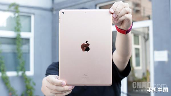 苹果|第八代iPad:一份让每个人乐在其中的甜点 值得你品尝