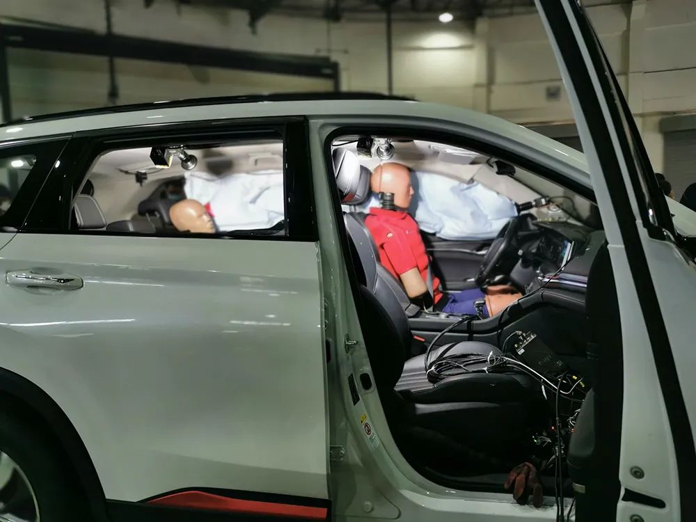 长安CS75|CS75PLUS“双美标”碰撞测试，凸显国内“低标准”难堪现实