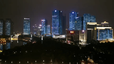 南海发布|靓爆！千灯湖巨幕正式亮灯！海量美图来了→