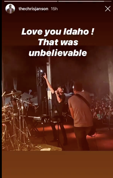 『演唱会』美国确诊再创新高!一位乡村歌手搞千人演唱会,还写歌蔑视新冠病毒