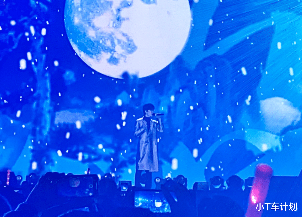 许嵩■国内唯一不混娱乐圈的男歌手，从不宣传演唱会，却场场一票难求！