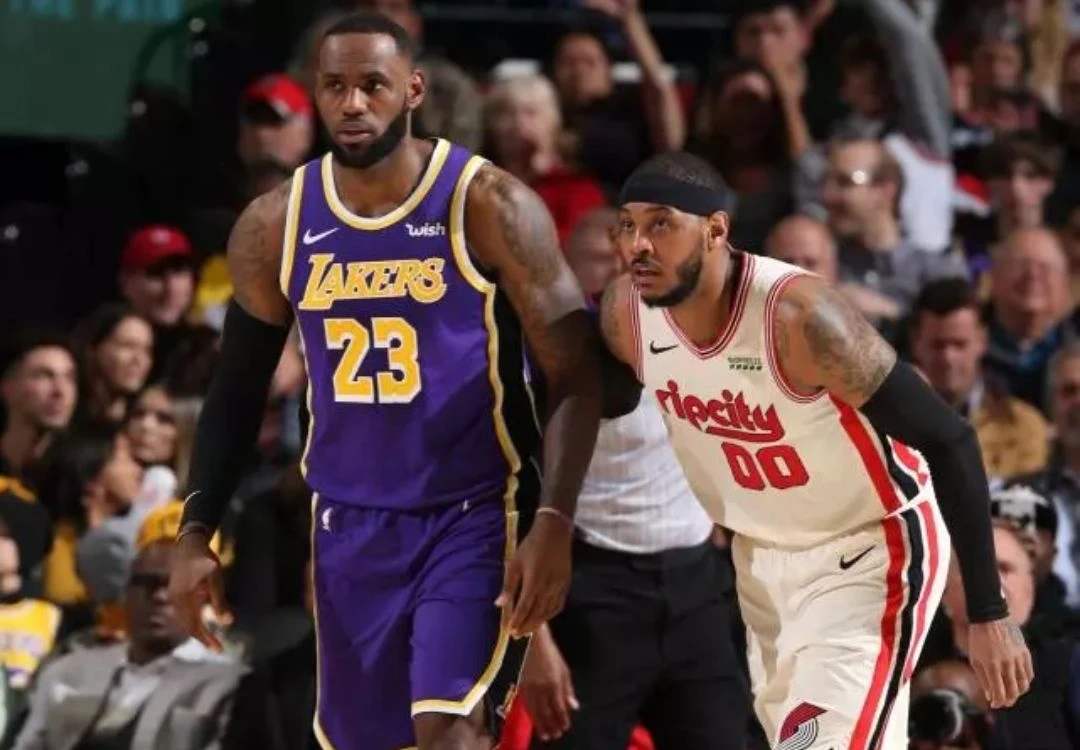 勒布朗·詹姆斯|36岁安东尼瘦到大变样，再看看35岁詹姆斯：粗壮手臂堪比甜瓜大腿