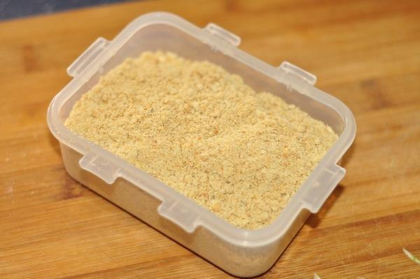 蛋糕：这个蛋糕不用模具也不用烤箱，小白也能做，用料健康，口感惊喜