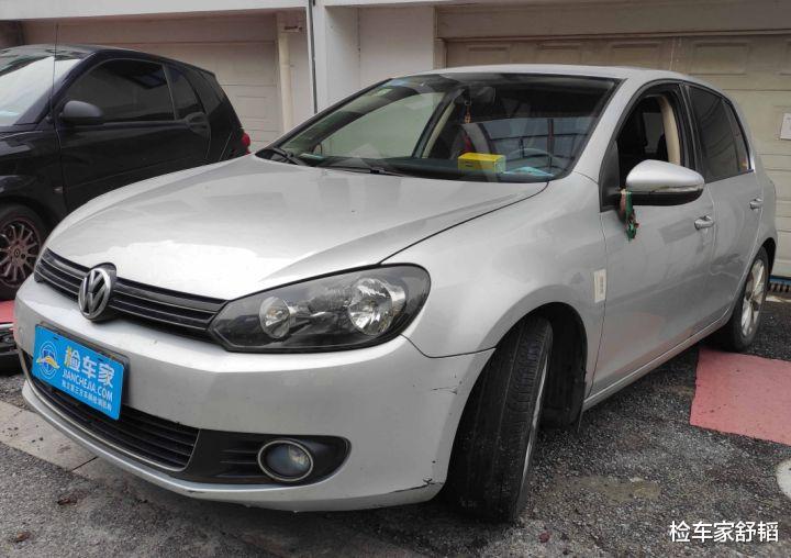 大众汽车|开了8年的1.4T大众高尔夫，卖4万块不讲价！买家：晾他两天再说！