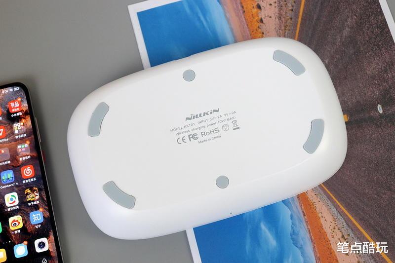 无线充电|边洗浴、边喝脉动？Nillkin闪净Pro：给你的手机净个身