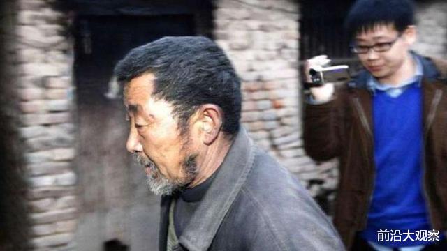 前沿大观察|六旬男子假扮退休干部，针对中老年妇女下手，男子：她们是自愿的