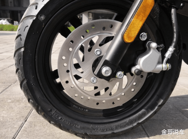 德尔福|城市通勤代步踏板车，时尚感强，油耗2.2升，德尔福电喷+国四标准