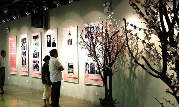 李嘉诚|中国最大财团家族，祖孙3代皆为首富，家族资产远超李嘉诚家族