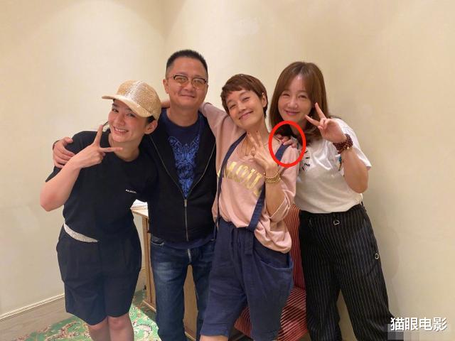 马伊琍|小燕子紫薇再聚首！马伊琍晒与黄奕合影，旁边薛佳凝脸部僵硬认不出