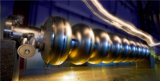 粒子加速器|把头伸进粒子加速器的那个人，现在怎么样了？