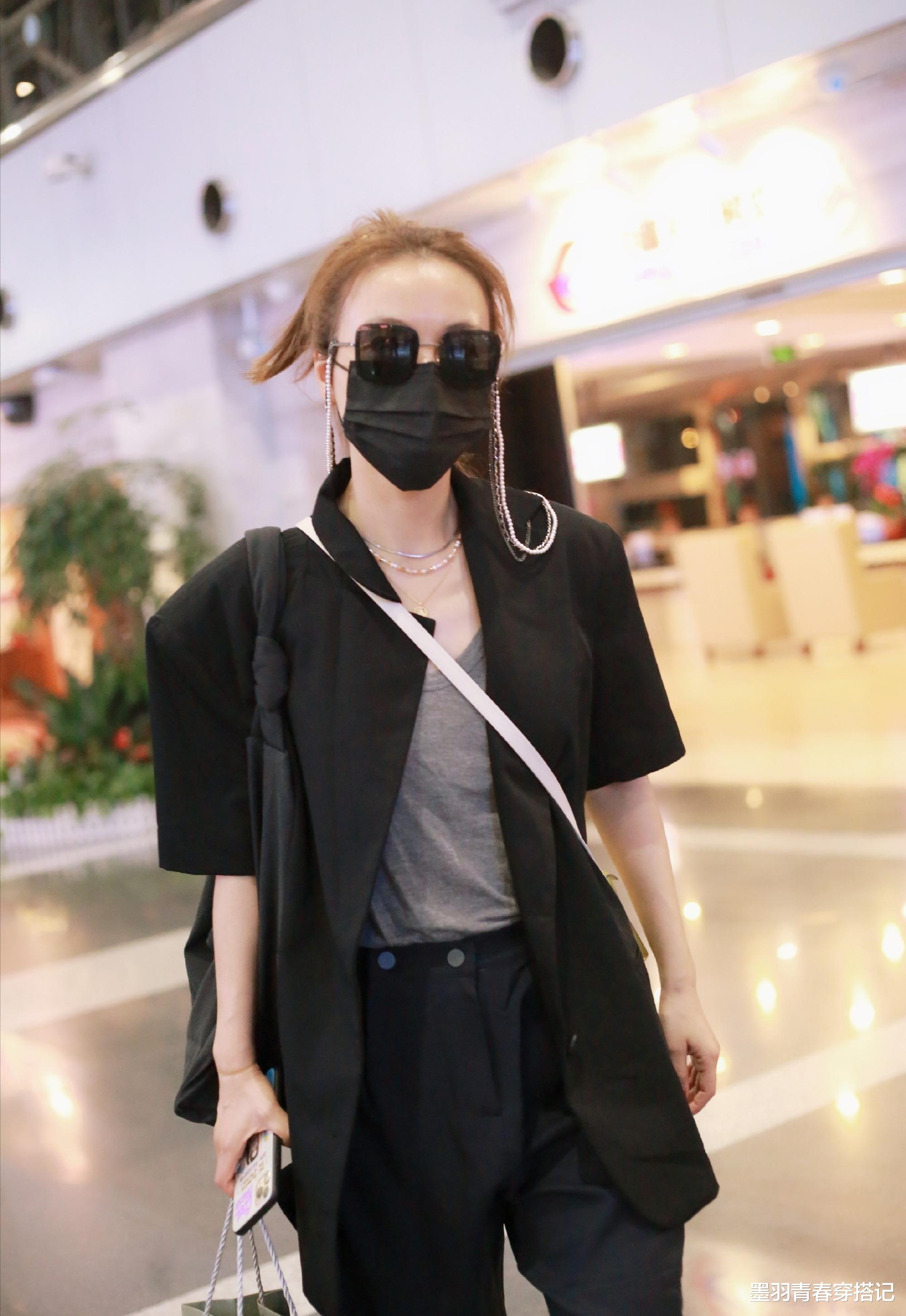 阔腿裤|吴昕终于留对发型，高领毛衣配阔腿裤时髦洋气，狗啃式短发太减龄