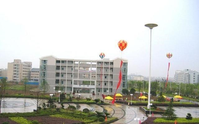 『高校』两所470—520分左右录取高校,一二本招生,性价比很高,值得报考