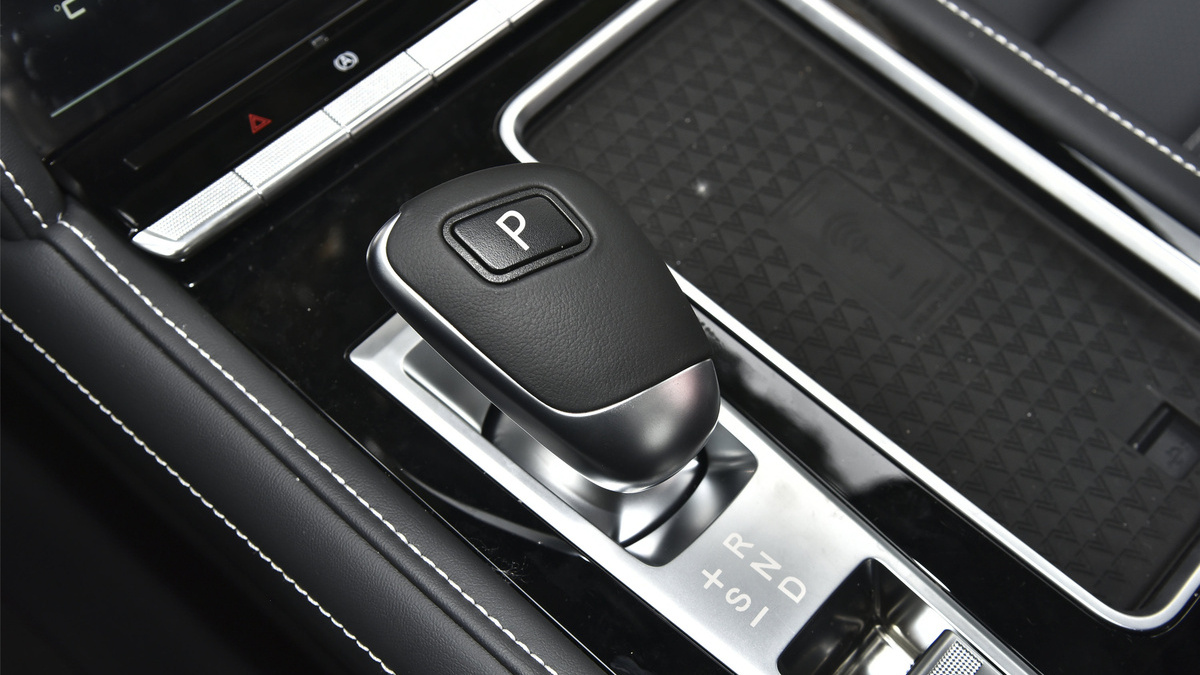 昂科威▲国产终于争气了,1.5T爆190匹马力,油耗仅6.1L,看啥皓影