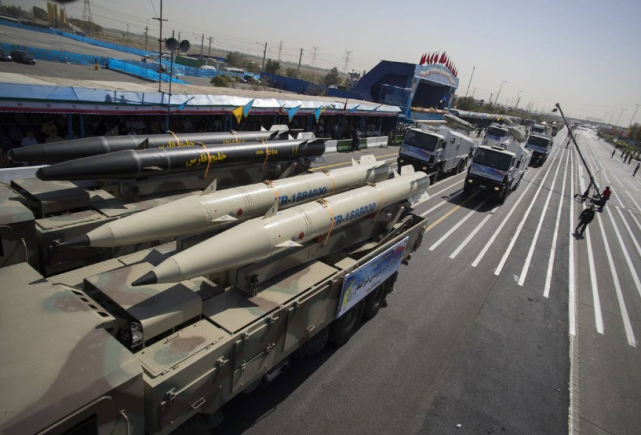 伊朗▲终于轮到美国低头，宣布用人民币替代美元后，美元地位或崩塌