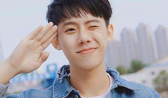 「张子枫」2020年即将参加高考的明星，全是实力派，第四位学校抢着要