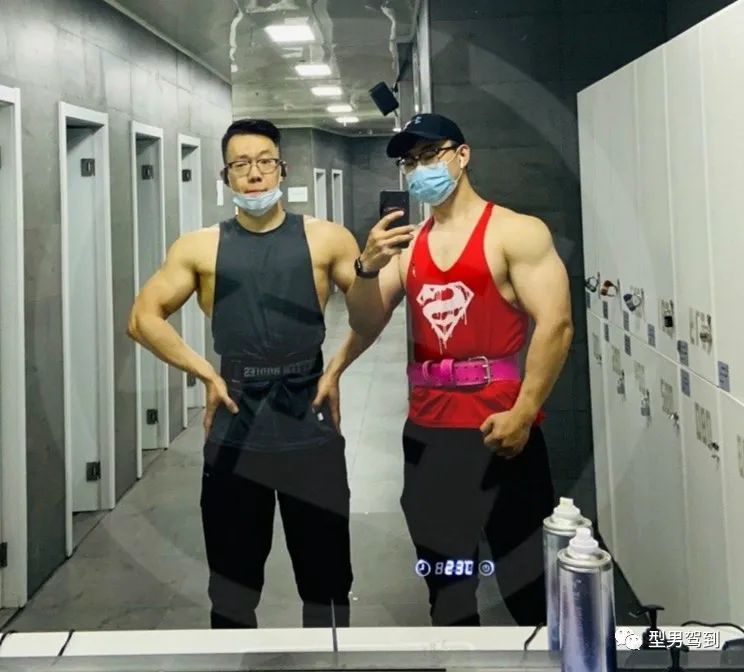 [南瓜]北京肌肉医生引发舔屏，网友纷纷求打针