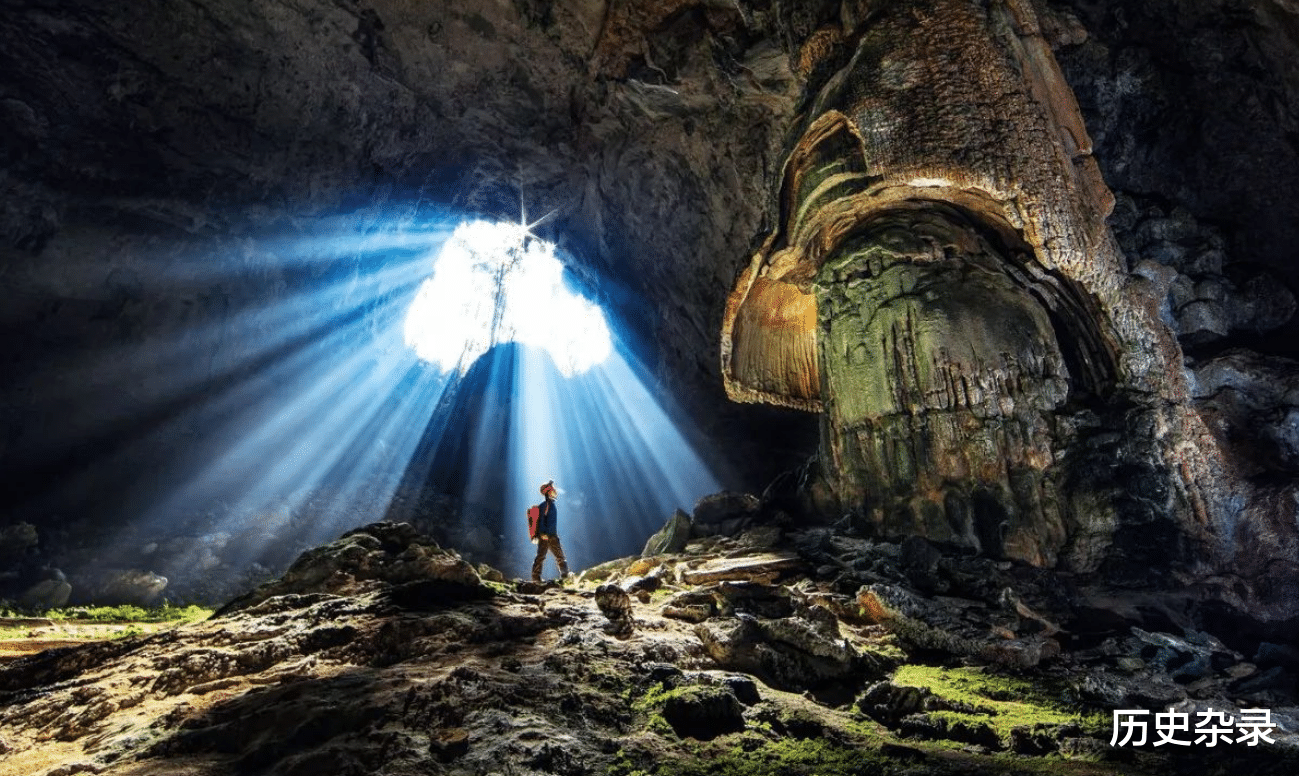 [陨石]专家发现中国最神秘原始天坑，在坑底发现巨蟒爬痕，到底啥样？