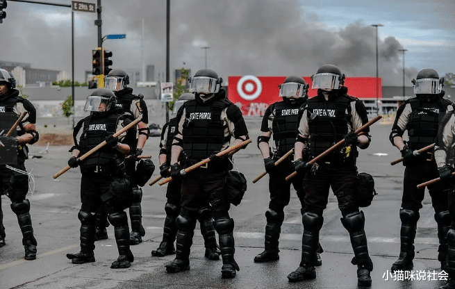 美国@惨剧，还是惨剧！美国疫情“崩盘”，又一个“恐怖消息”席卷全美