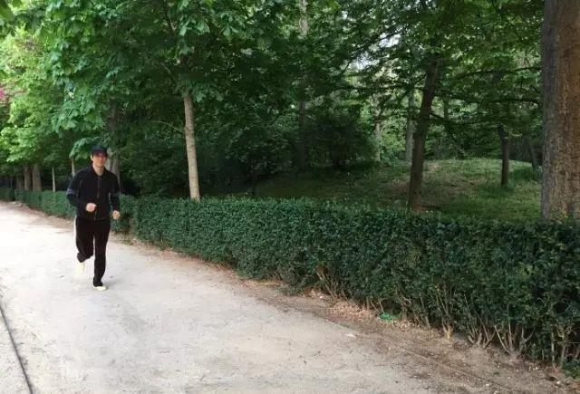 王力宏|44岁王力宏半裸出镜大秀身材，一周健身六次，肌肉碾压90%私教