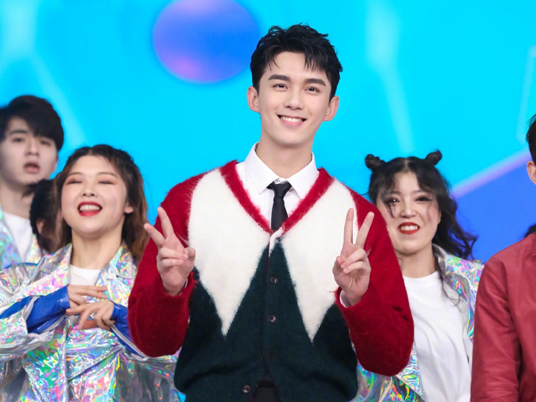[95后]95后男艺人发展路线引热议，王一博刘昊然同年不同路