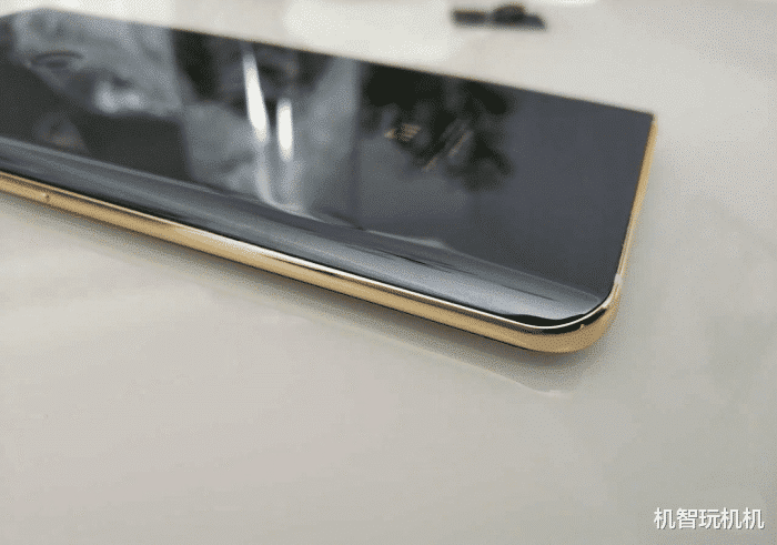 #小米科技#传说中消失的小米7真机现身!网友:终于知道被砍掉的原因了!