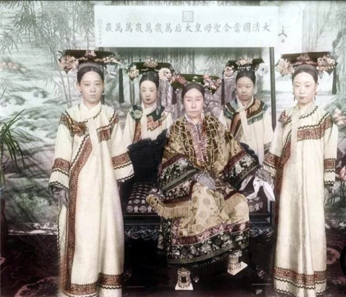 高仙芝|慈禧最宠女官真容曝光：长得确实漂亮，百年前的黑白照都难掩丽质