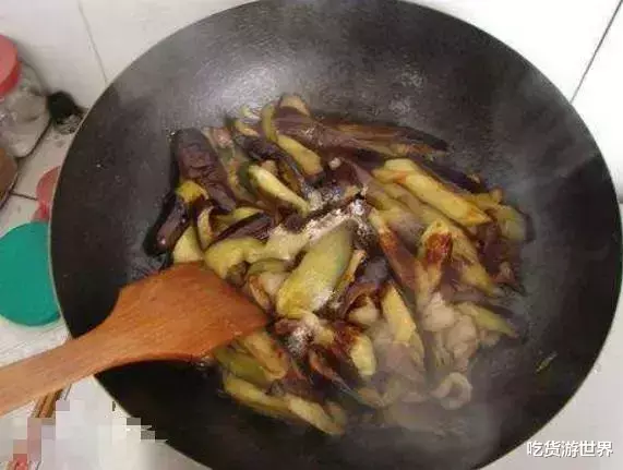 茄子@炒茄子要不要放油？现在才知道正确做法，感觉这些年茄子白吃了