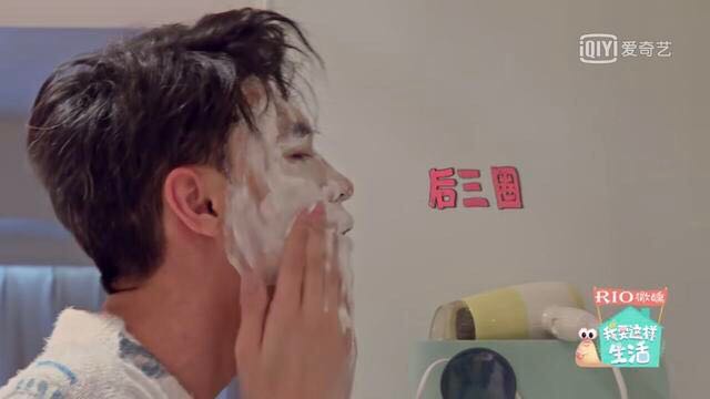 秦霄贤■真相来了!郭德纲徒弟秦霄贤开百万豪车上班却依然迟到的原因有三点